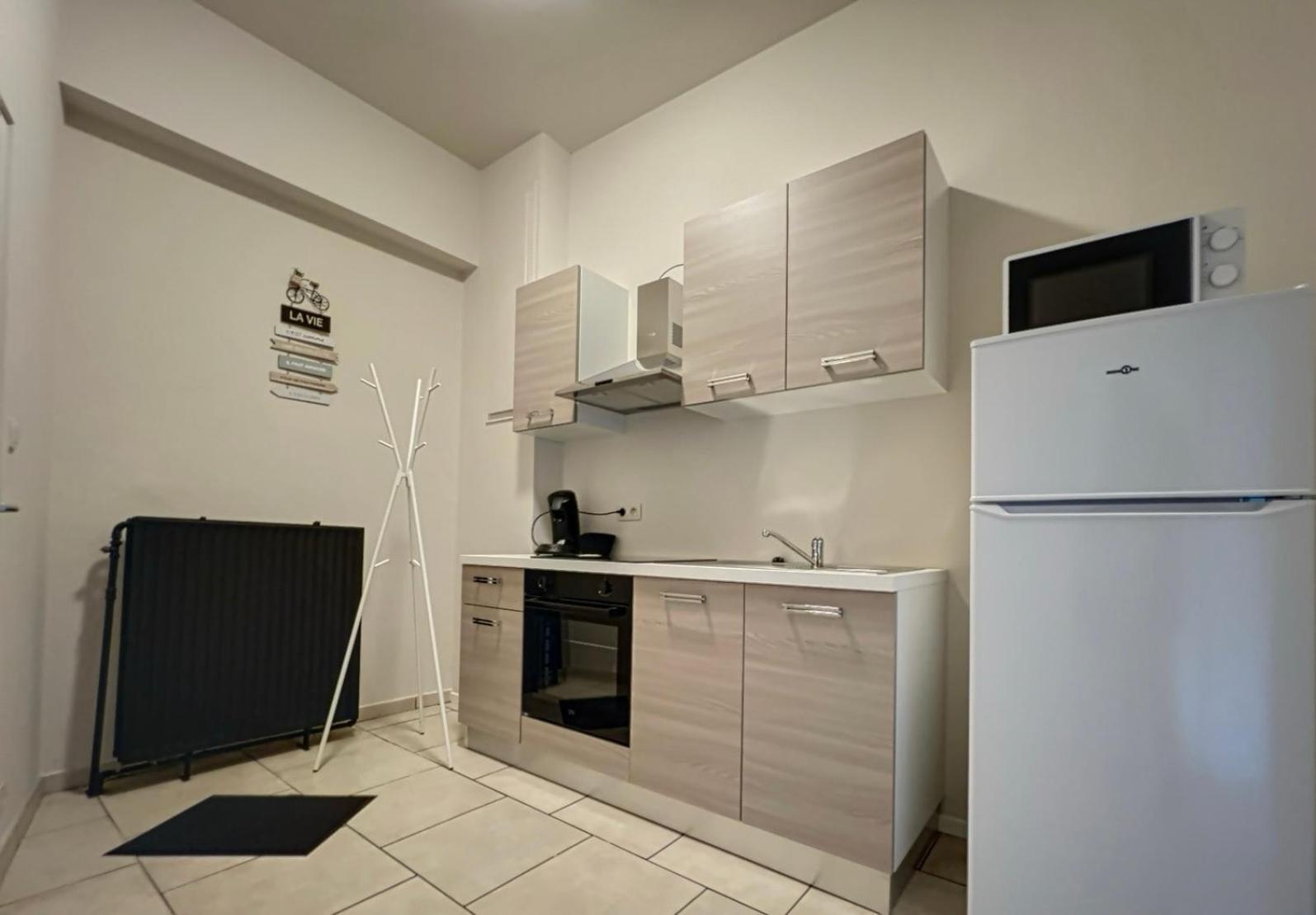 Station 173 A Bruxelles-Charleroi-Airport Apartment Exterior photo